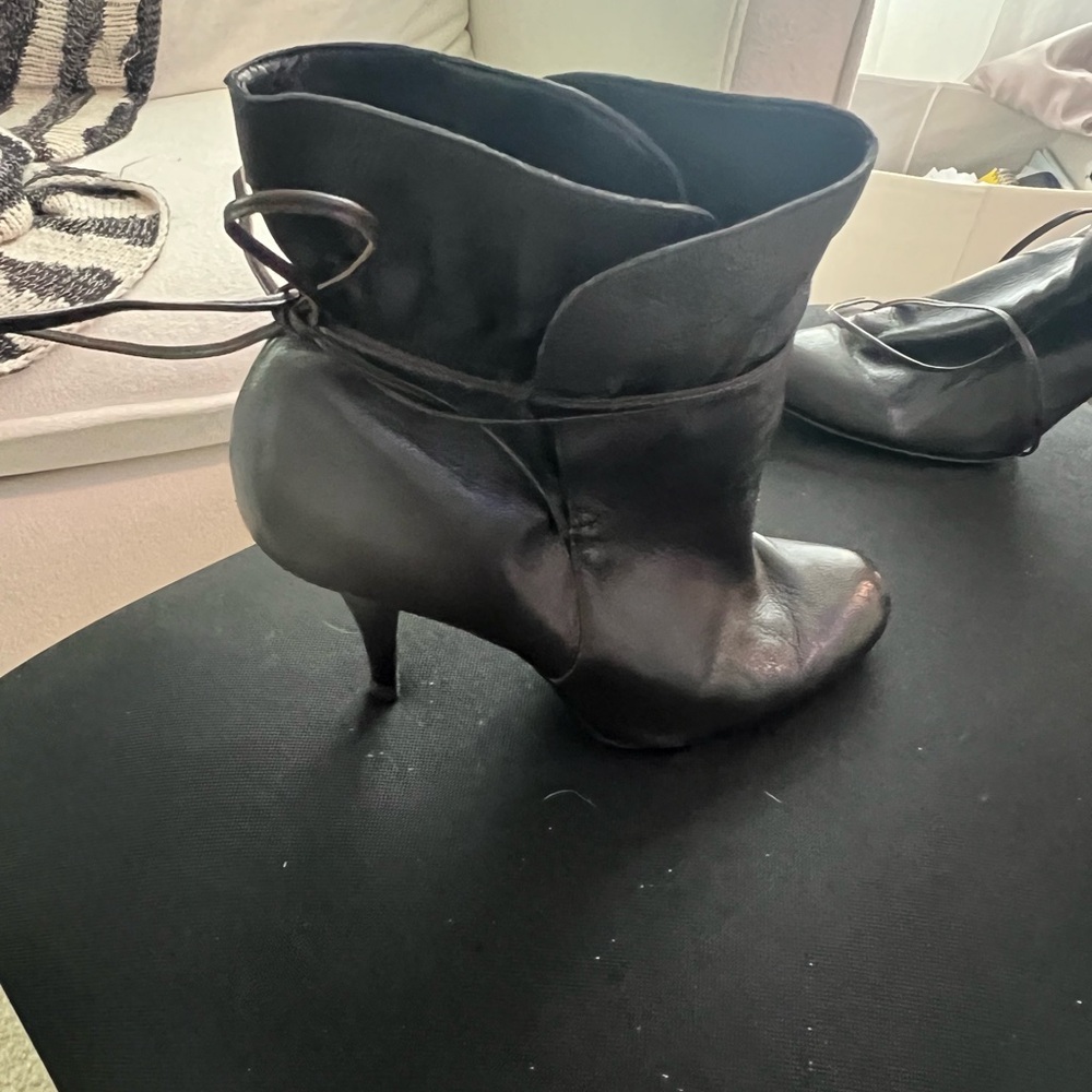Calvin Klein SZ 9 Brown leather booties, good condition.